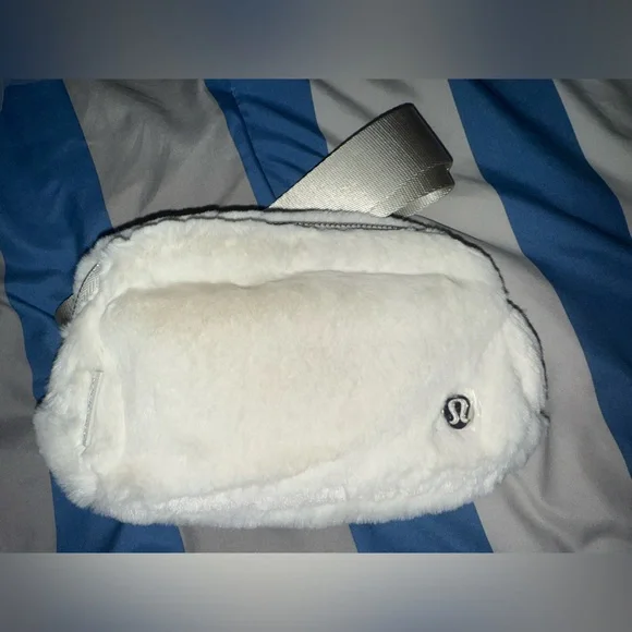 Lululemon Athletica White Crossbody Bag - Picture 1 of 6